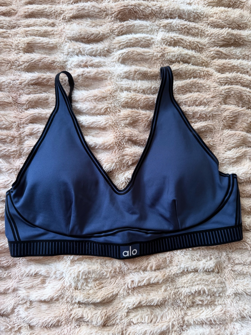 Alo Yoga blue airbrush heart throb bra size M